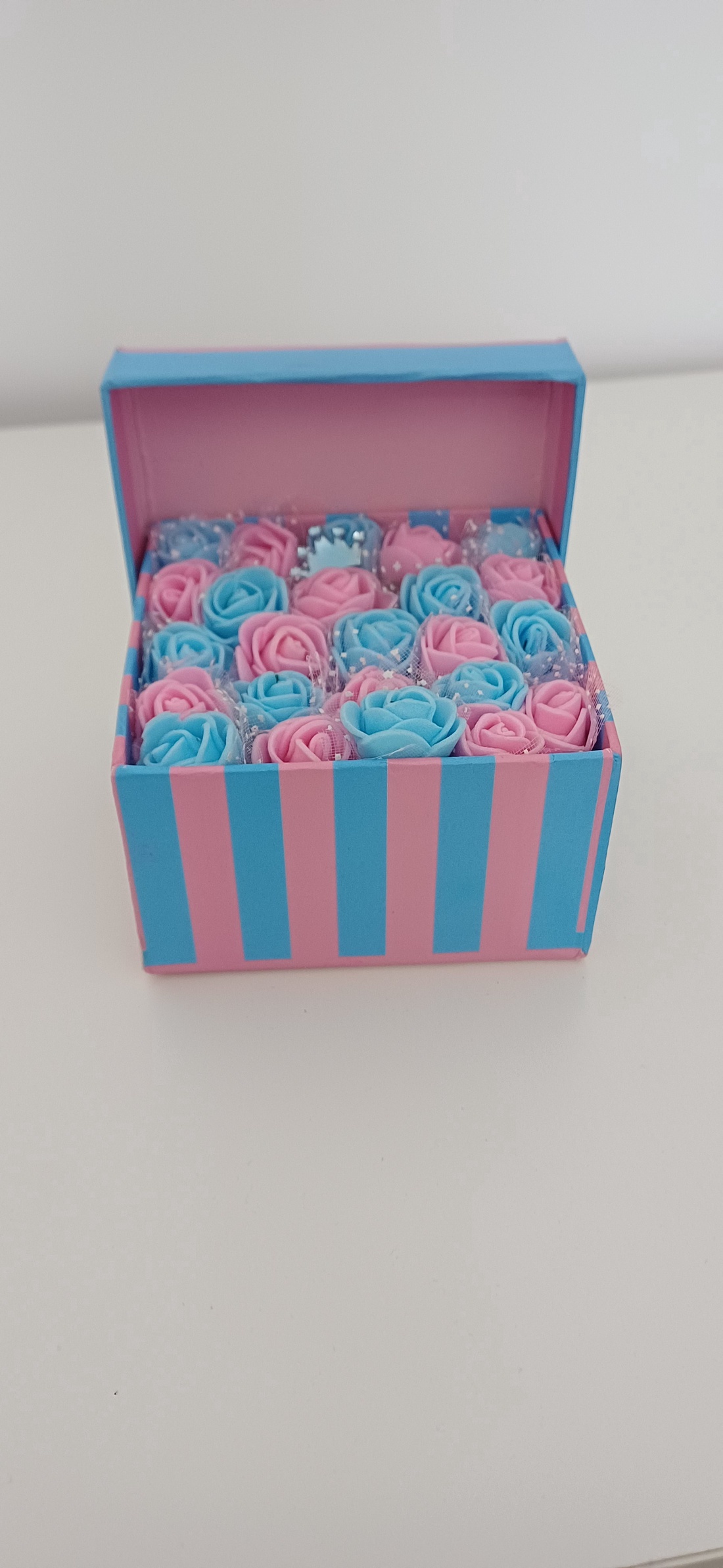 Cutie cu trandafiri din sapun. - casă & stil de viață - decorațiuni de casă - accesorii florale - buchete de flori - Artynos.ro