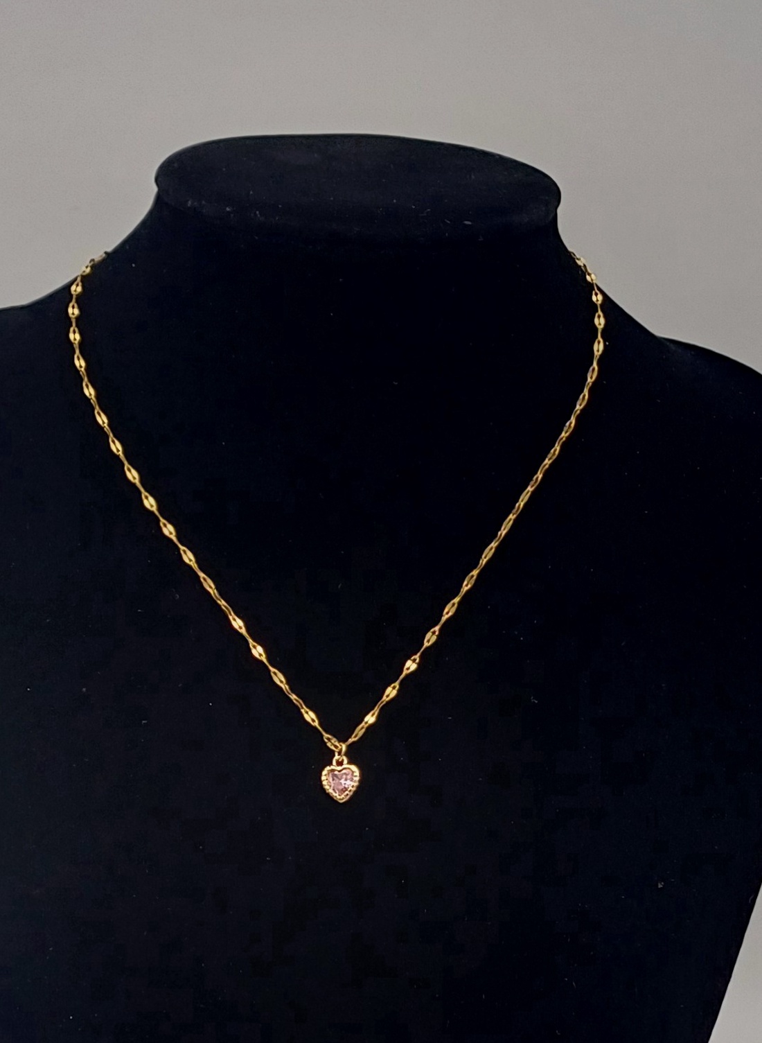 Colier cu pandativ placat cu aur de 18K ,pandantivul cu piatra roz ,zirconiu sintetic. - bijuterii - coliere - coliere din aur - Artynos.ro