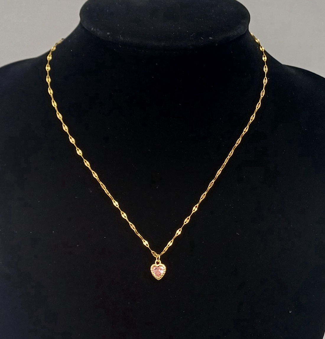 Colier cu pandativ placat cu aur de 18K ,pandantivul cu piatra roz ,zirconiu sintetic. - bijuterii - coliere - coliere din aur - Artynos.ro