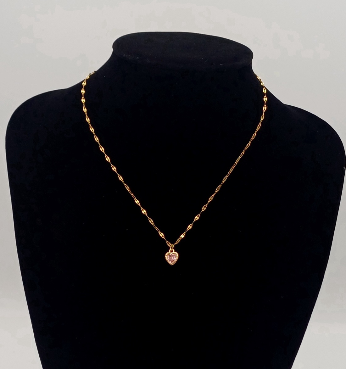 Colier cu pandativ placat cu aur de 18K ,pandantivul cu piatra roz ,zirconiu sintetic. - bijuterii - coliere - coliere din aur - Artynos.ro