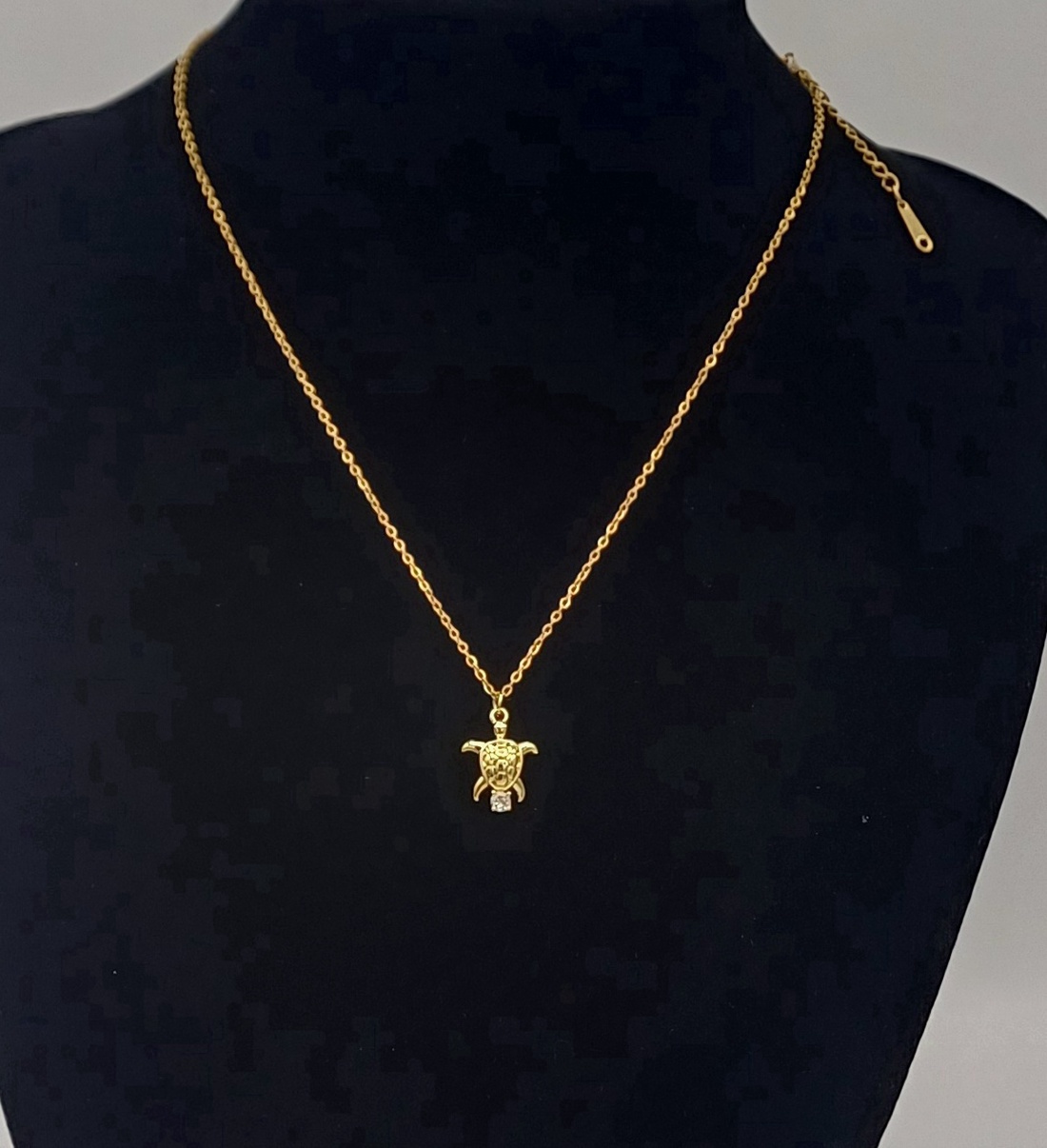 Colier cu pandativ broscuța placat cu aur de 14K. - bijuterii - coliere - coliere din aur - Artynos.ro