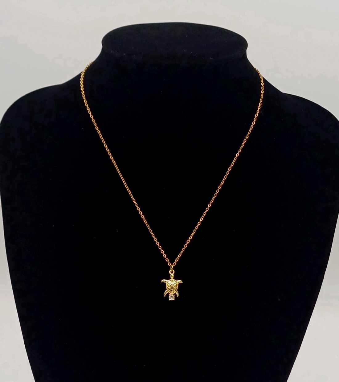 Colier cu pandativ broscuța placat cu aur de 14K. - bijuterii - coliere - coliere din aur - Artynos.ro