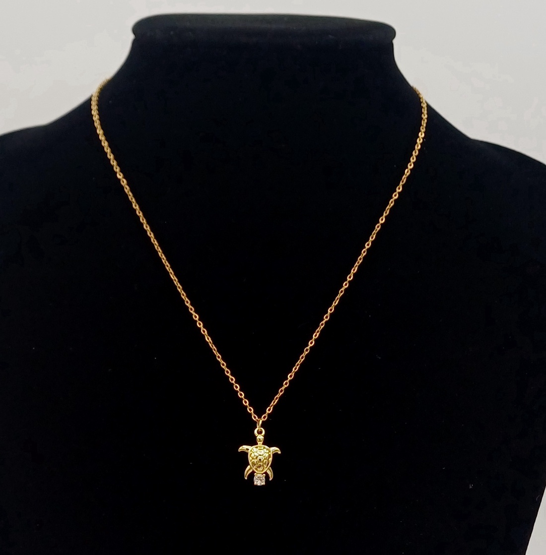 Colier cu pandativ broscuța placat cu aur de 14K. - bijuterii - coliere - coliere din aur - Artynos.ro