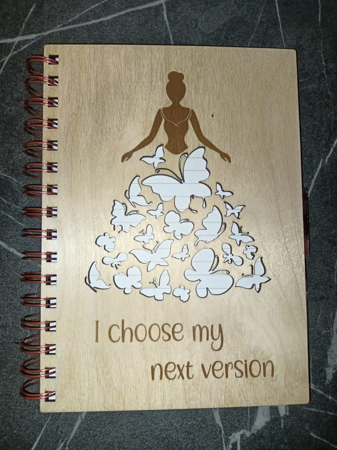 Agenda cu copertă din lemn I choose my next version � Scrie povestea noii tale versiuni - casă & stil de viață - produse de papetărie - caiete și jurnale - Artynos.ro