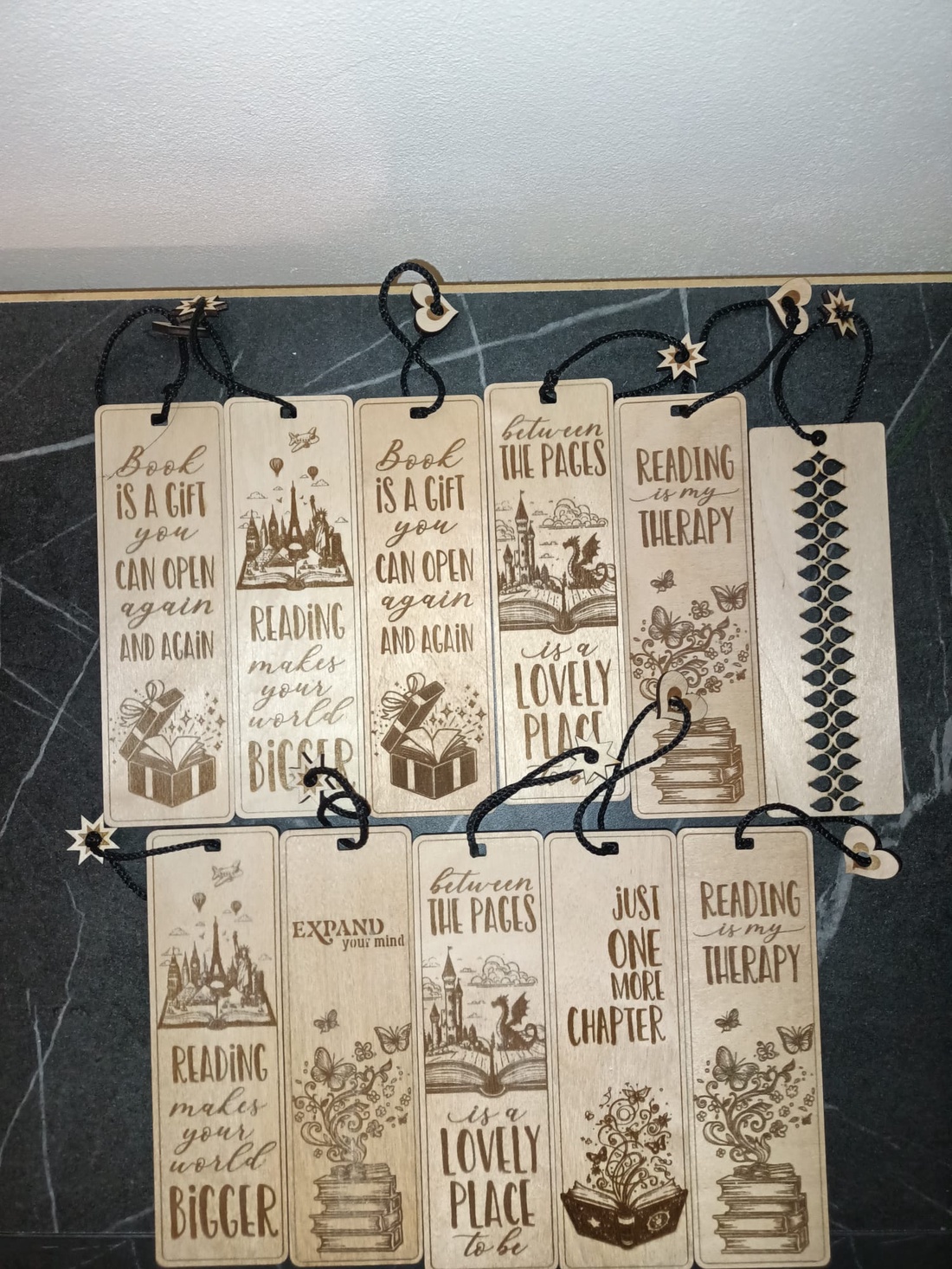 SEMN DE CARTE DIN LEMN � GRAVAT CU SUFLET - cărți și creații cu tematică muzicală, cadouri - semn de carte - Artynos.ro