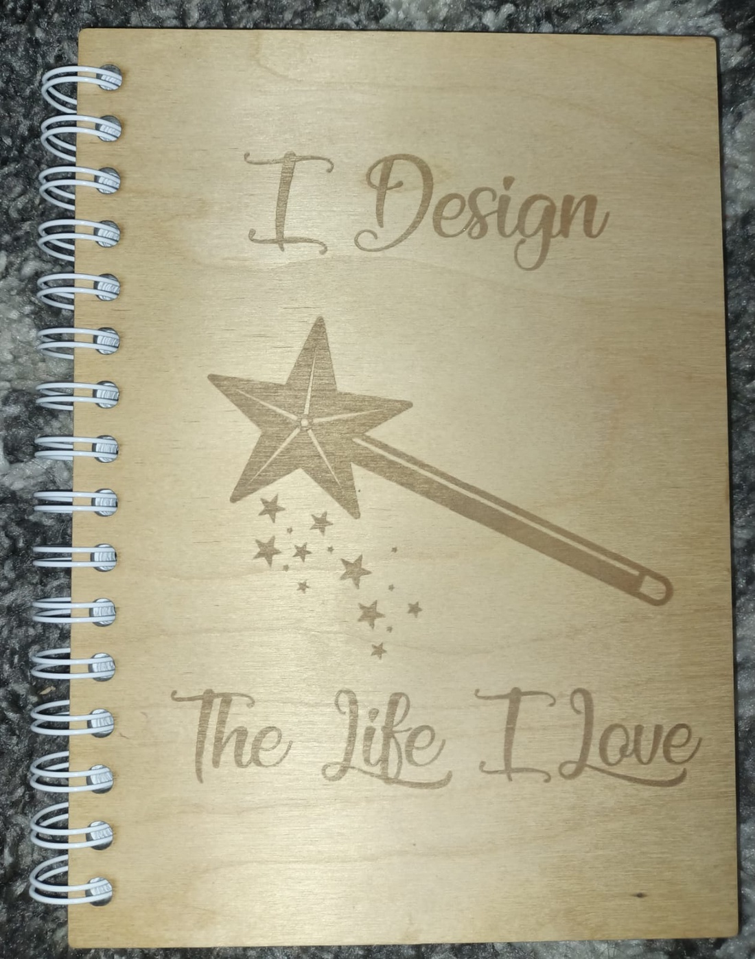 Agendă A5 din lemn I Design The Life I Love � copertă reutilizabilă, 80 foi dictando - casă & stil de viață - produse de papetărie - caiete și jurnale - Artynos.ro
