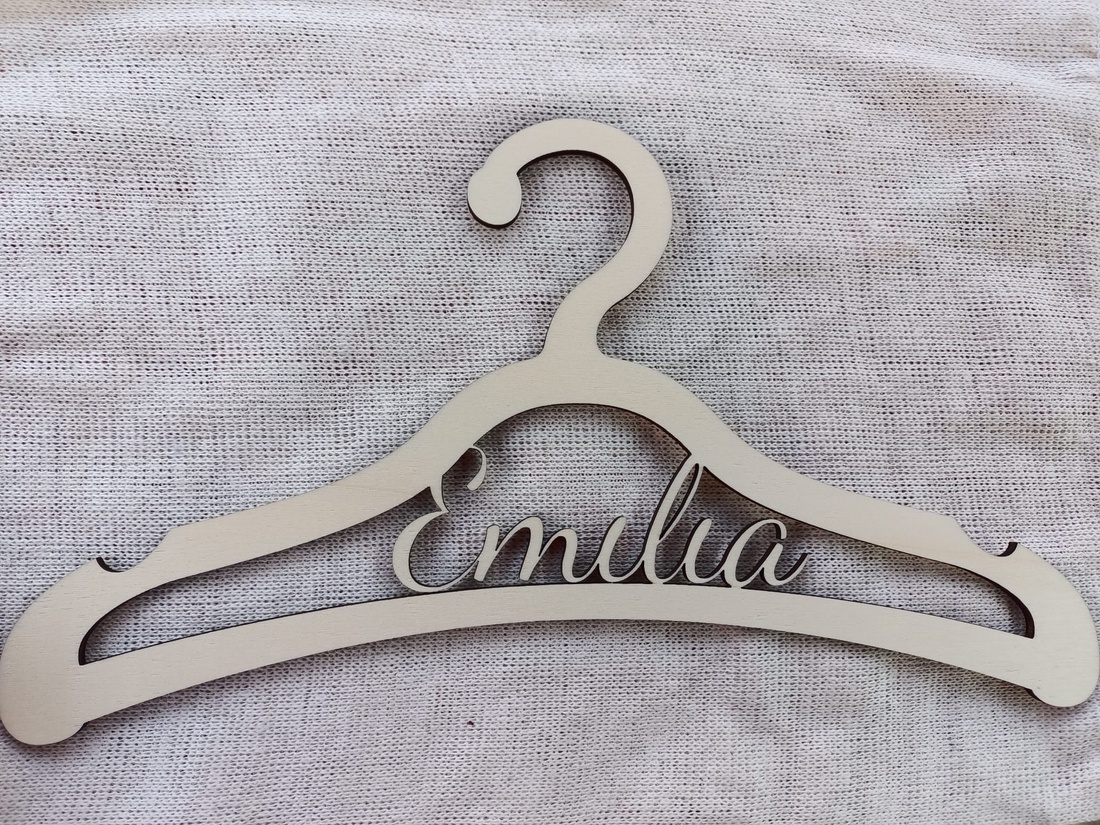 Umeraș Personalizat cu Nume din Lemn pentru Copii, Bebeluși, Fete și Băieți, Cadou Botez, Aniversare, Decor Cameră Copii - casă & stil de viață - organizare & depozitare - organizator de perete - Artynos.ro