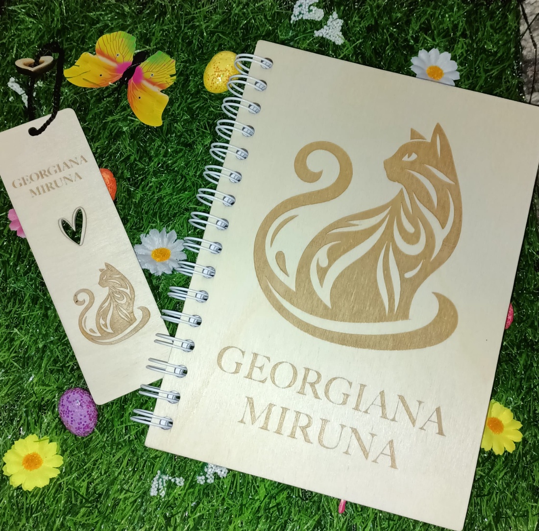 Pachet Cadou Personalizat cu Nume � Agendă A5 cu Copertă din Lemn și Semn de Carte Asortat, Model Pisică - casă & stil de viață - produse de papetărie - caiete și jurnale - Artynos.ro