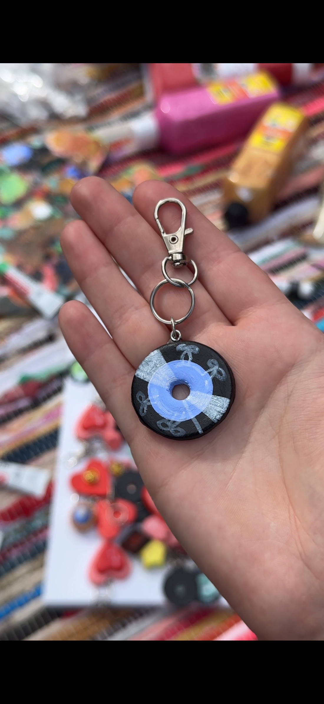Breloc vinyl handmade � Vinyl Charm - genți și portofele - accesorii genți - breloc - Artynos.ro