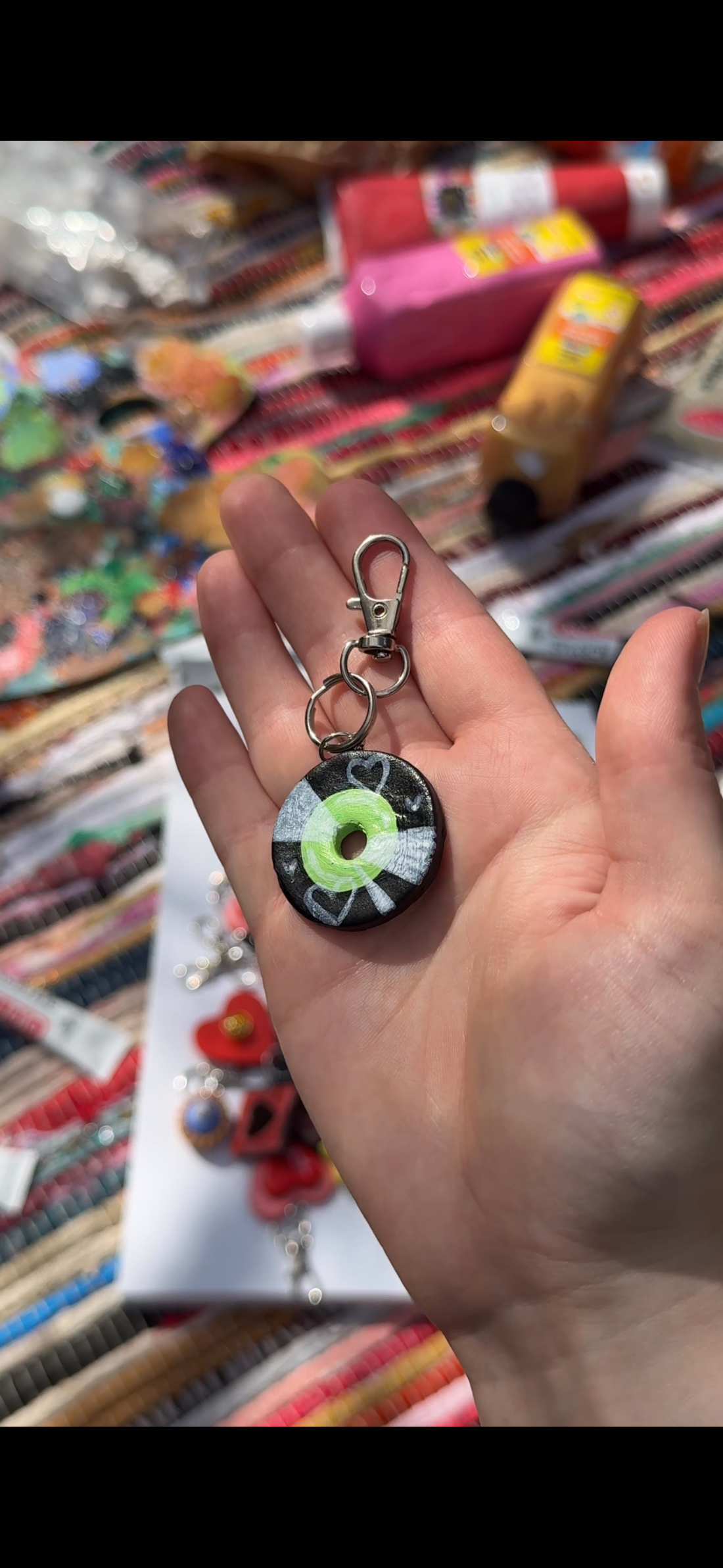Breloc vinyl handmade � Vinyl Charm - genți și portofele - accesorii genți - breloc - Artynos.ro