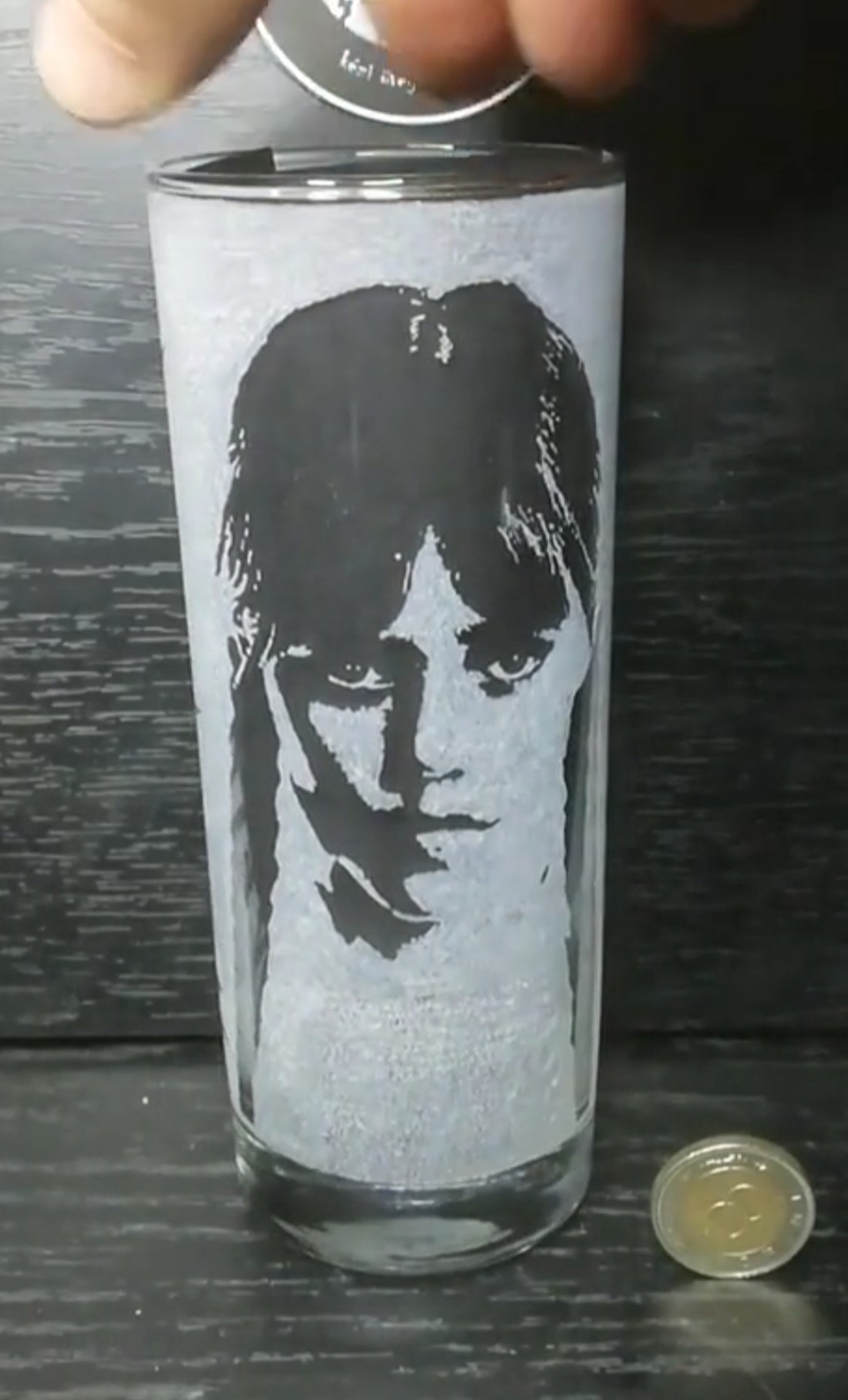 Pahar de sticlă cu model Wednesday, gravat manual  -  - Artynos.ro