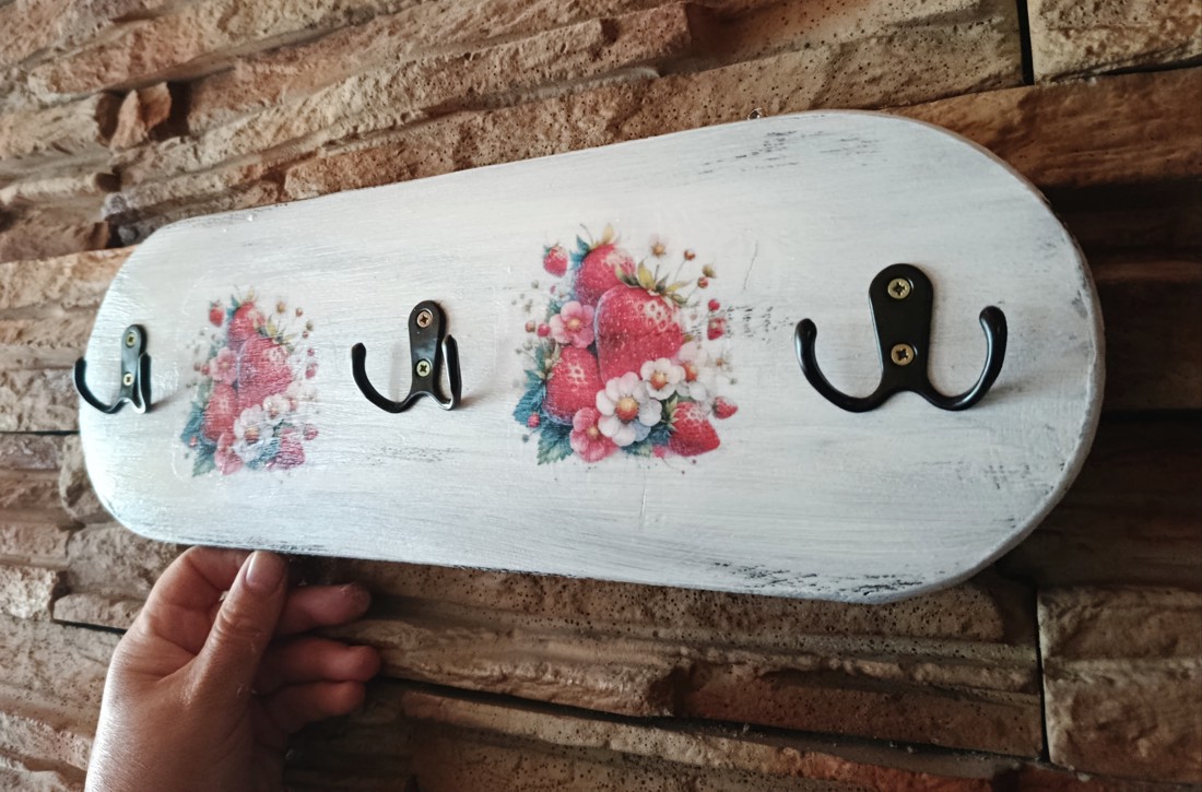 Mânere de bucătărie din lemn în stil vintage cu model de căpșuni -  - Artynos.ro