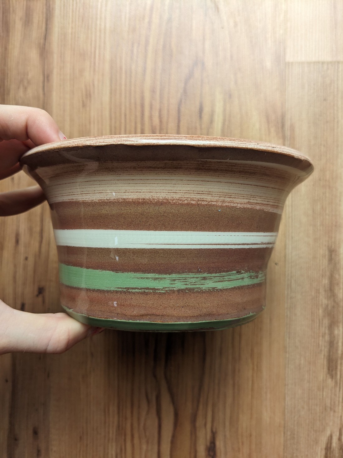 Suport de flori din ceramică cu dungi - - Artynos.ro Suport de flori din ceramică cu dungi - - Artynos.ro