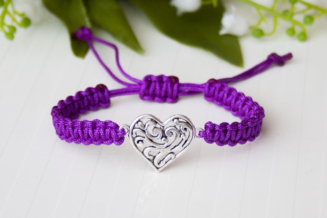 Brățară macramé împletită - Little hearts mov închis -  - Artynos.ro