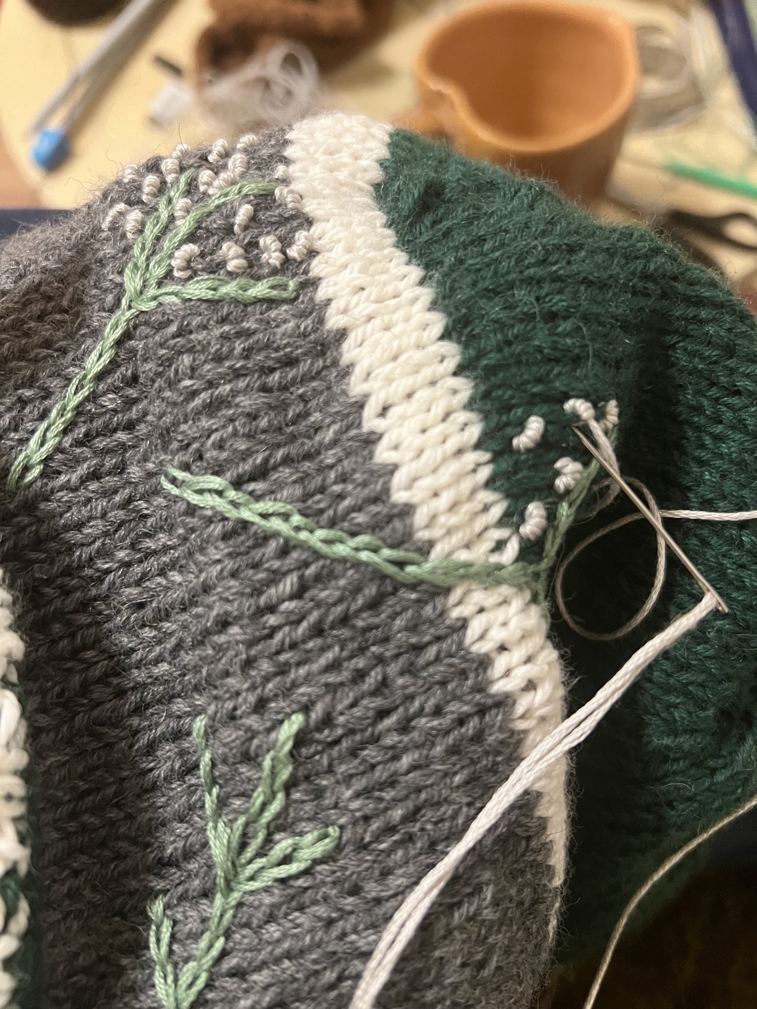 Căciulă de damă din lână, tricotată manual - îmbrăcăminte și modă - eșarfe, pălării, fularuri - căciulă - Artynos.ro