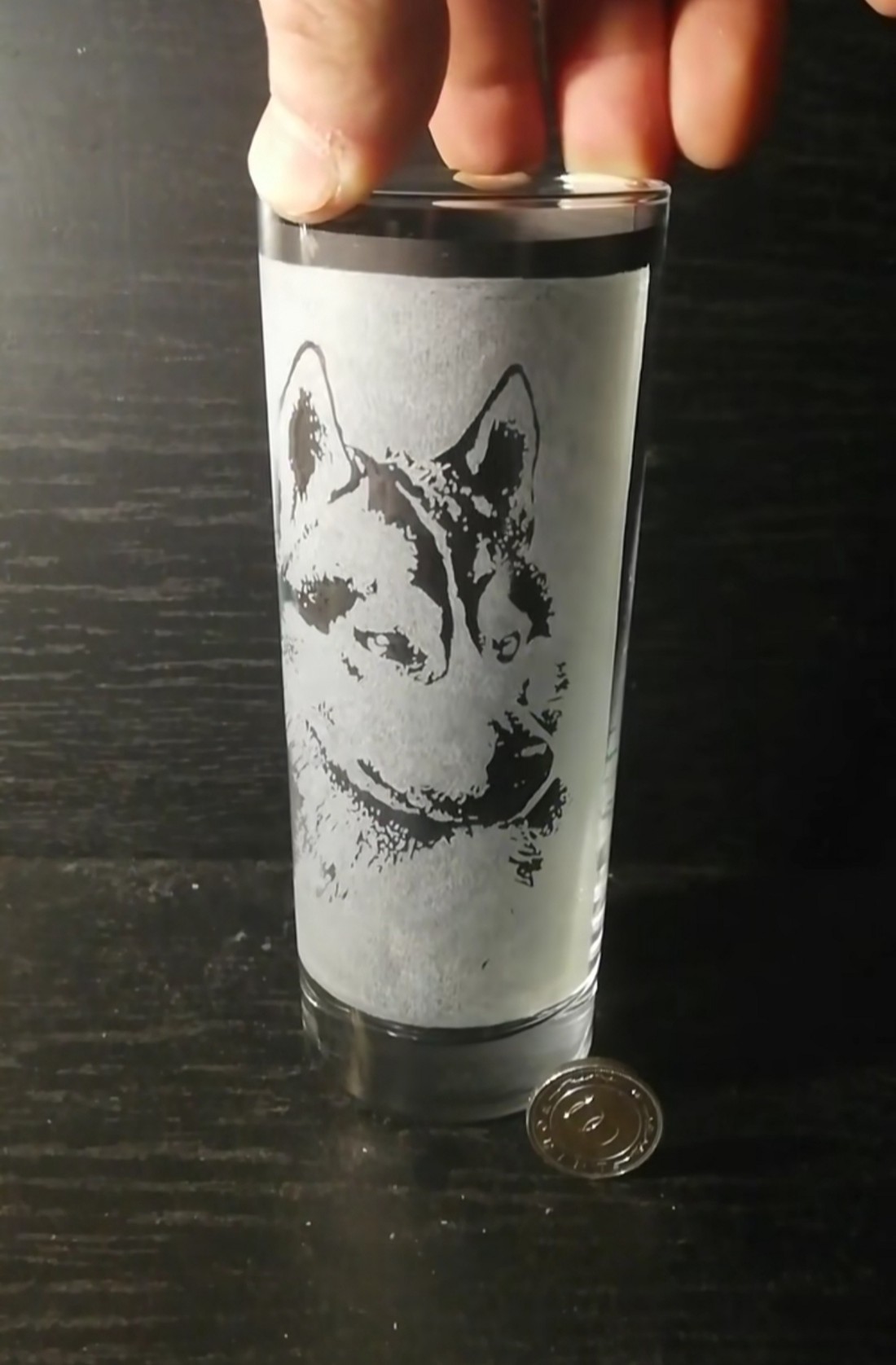 Pahar cu model Husky, gravat manual  -  - Artynos.ro