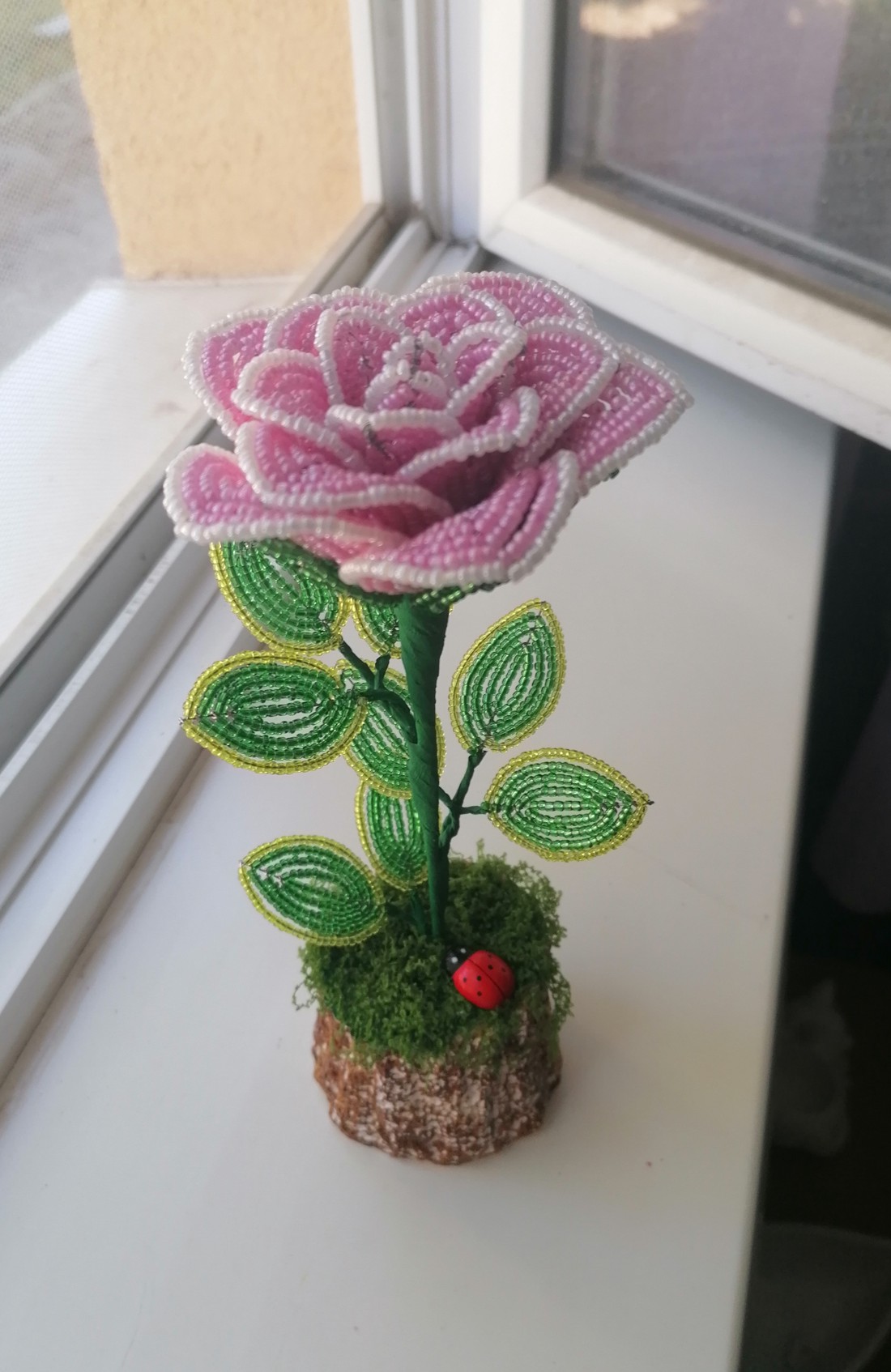 Trandafiri din perle - casă & stil de viață - accesorii pentru decorat casa - suport de flori - buchete de flori - Artynos.ro