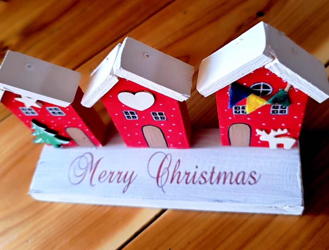Căsuțe de Crăciun , decor unic de masă din lemn - crăciun - decorațiuni de crăciun de casă - căsuțe decorative de crăciun - Artynos.ro