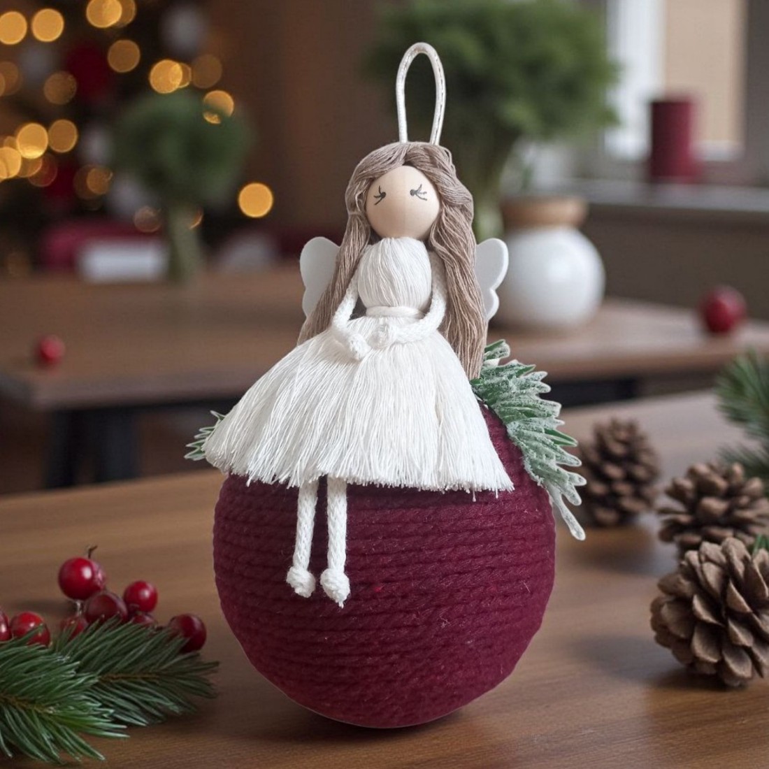 Ornament pentru pomul de Crăciun - înger macramé pe minge burgundy - crăciun - decorațiuni de crăciun de casă - figurine pentru pomul de crăciun - Artynos.ro