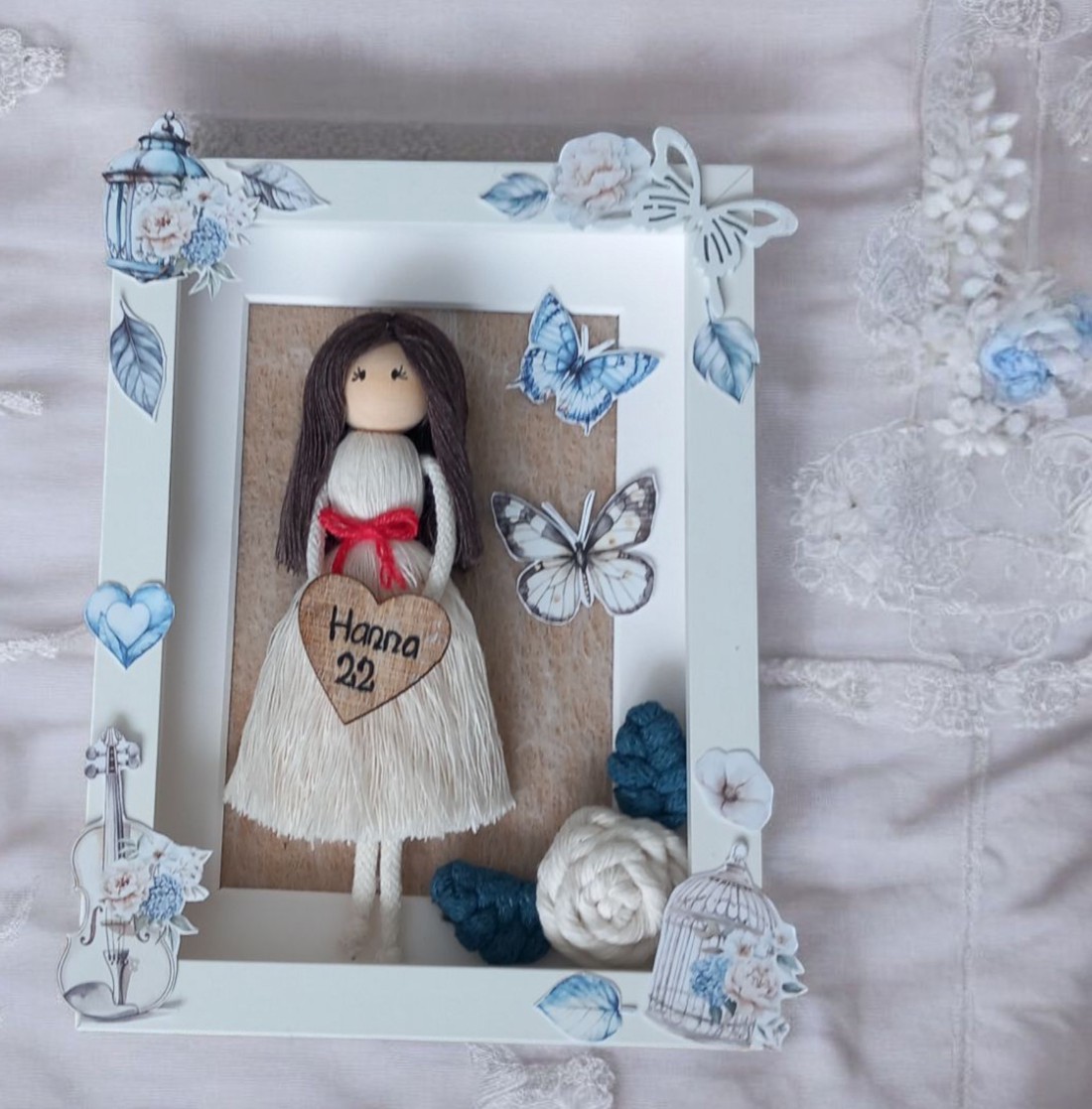 Ceva albastru - Ziua de naștere Makramé Doll Decorație cu nume și an -  - Artynos.ro