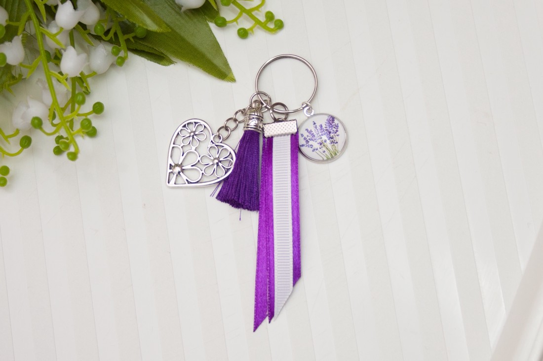 Breloc, ornament pentru geantă - Inimă lavanda - Violet închis - - Artynos.ro Breloc, ornament pentru geantă - Inimă lavanda - Violet închis - - Artynos.ro