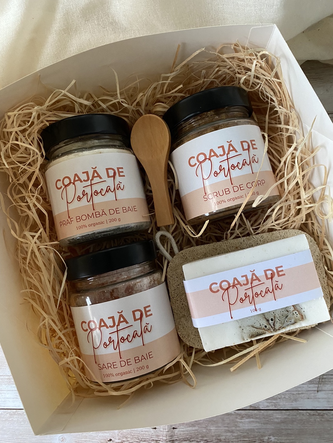 Set cadou SPA pentru baie, cu aromă de portocală - baie și frumusețe - accesorii de îngrijire personală - loțiune de corp, unt de corp - Artynos.ro Set cadou SPA pentru baie, cu aromă de portocală - baie și frumusețe - accesorii de îngrijire personală - loțiune de corp, unt de corp - Artynos.ro