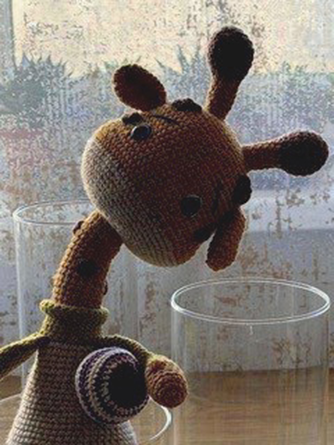 Girafa microbistă - jucării și echipamente pentru copii - plușuri - girafă de pluș - Artynos.ro