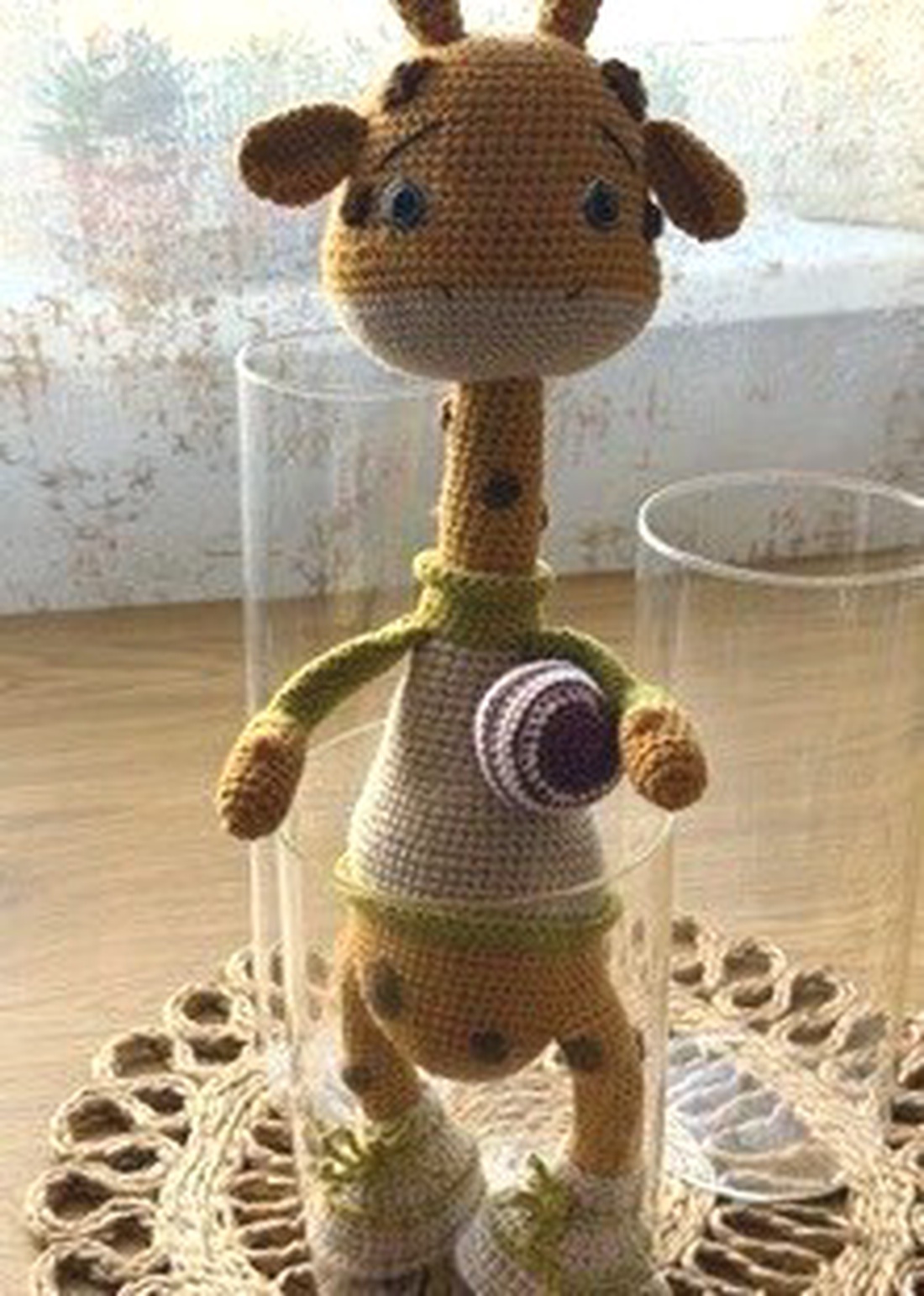 Girafa microbistă - jucării și echipamente pentru copii - plușuri - girafă de pluș - Artynos.ro