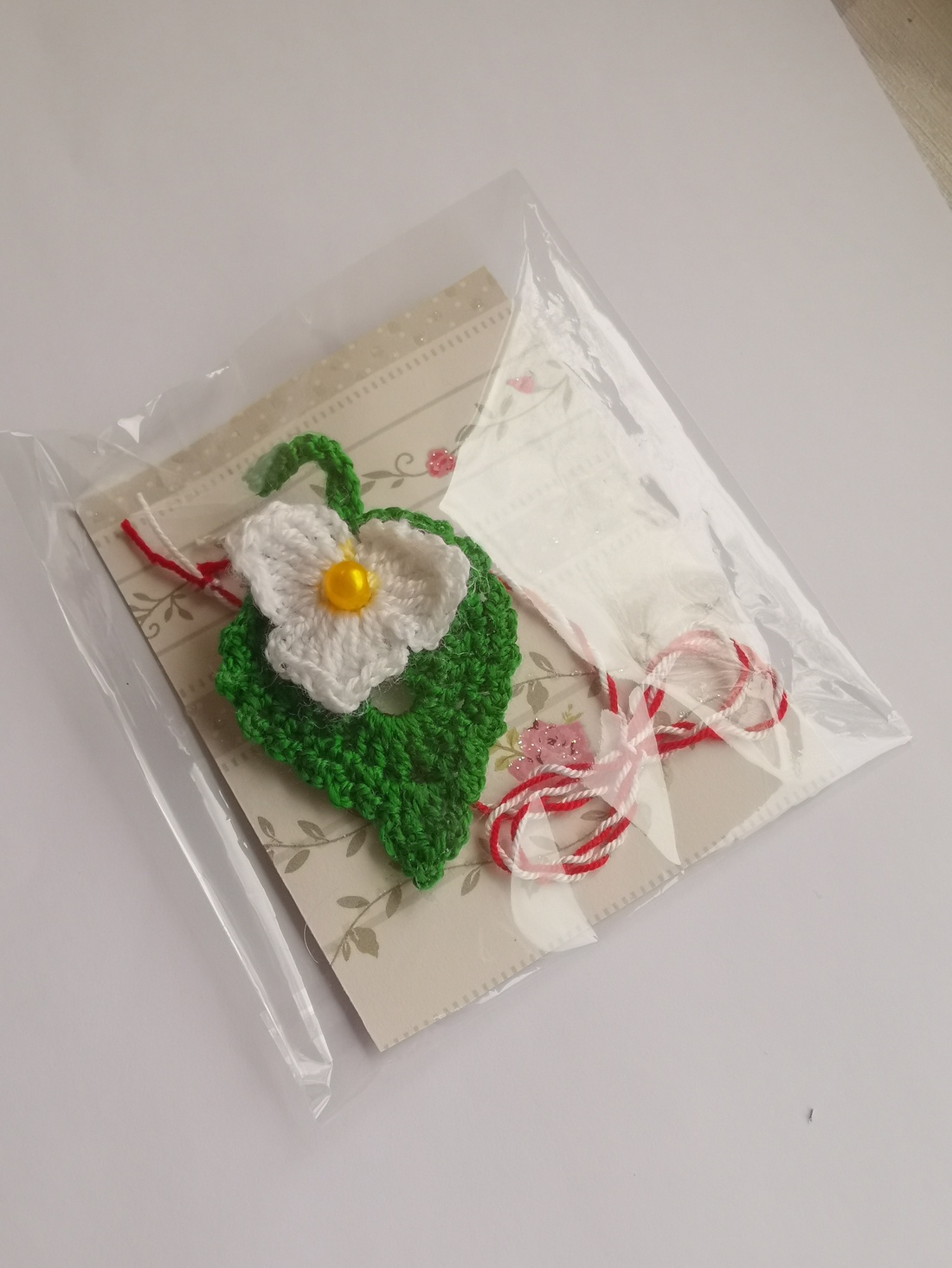 Martisoare crosetate manual, tip brosa � un cadou delicat si special! - bijuterii - mărțișor - Artynos.ro