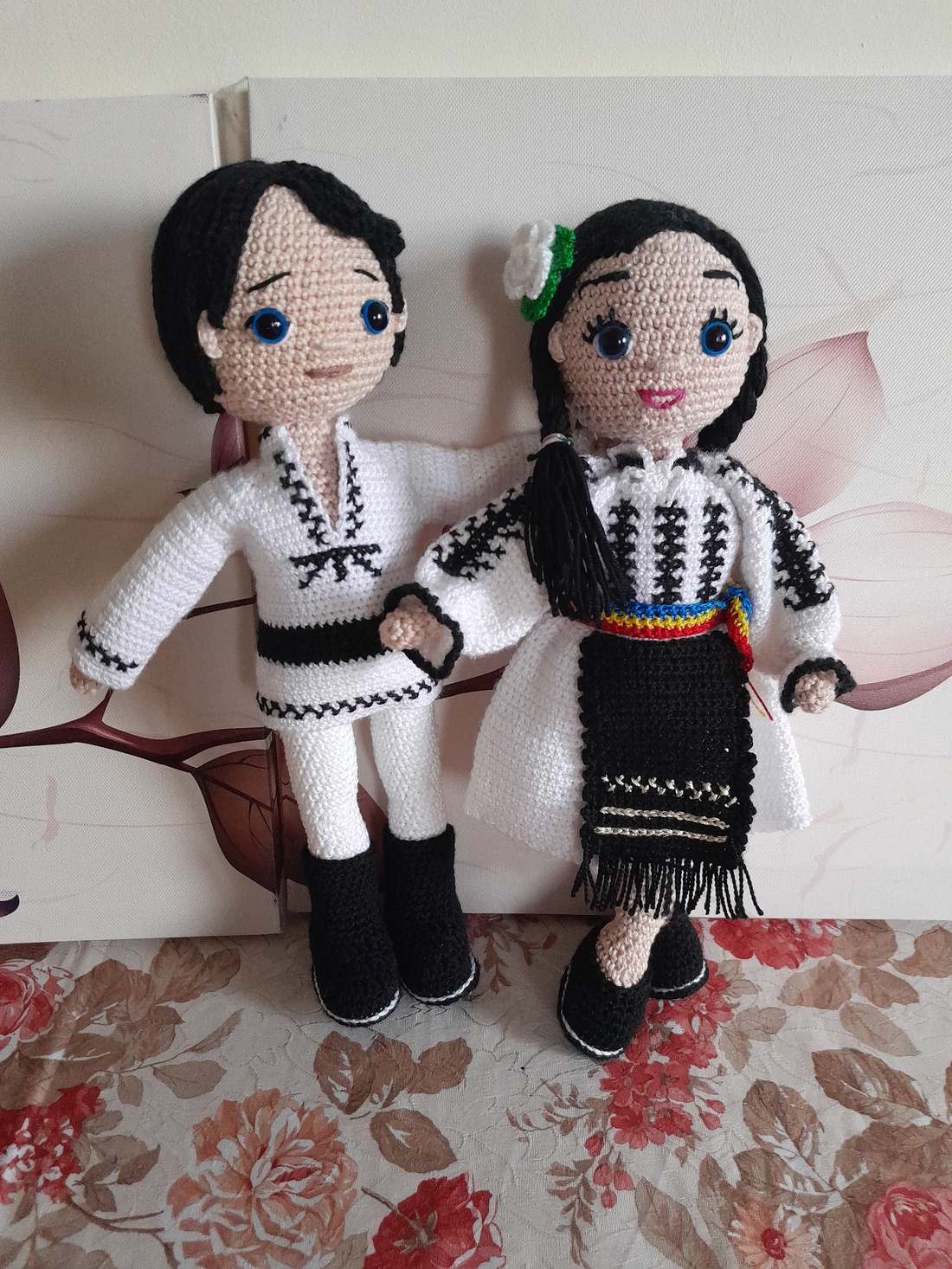 Păpuși croșetate în costum național tradiție și suflet în fiecare detaliu! - casă & stil de viață - set de cadou - Artynos.ro Păpuși croșetate în costum național tradiție și suflet în fiecare detaliu! - casă & stil de viață - set de cadou - Artynos.ro