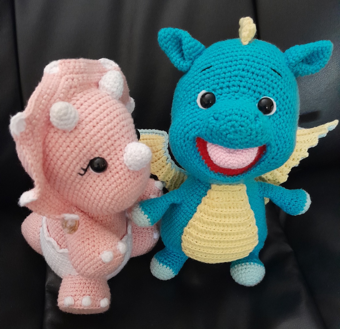 Dragonul vesel- jucarie crosetata - jucării și echipamente pentru copii - plușuri - dragon de pluș - Artynos.ro Dragonul vesel- jucarie crosetata - jucării și echipamente pentru copii - plușuri - dragon de pluș - Artynos.ro