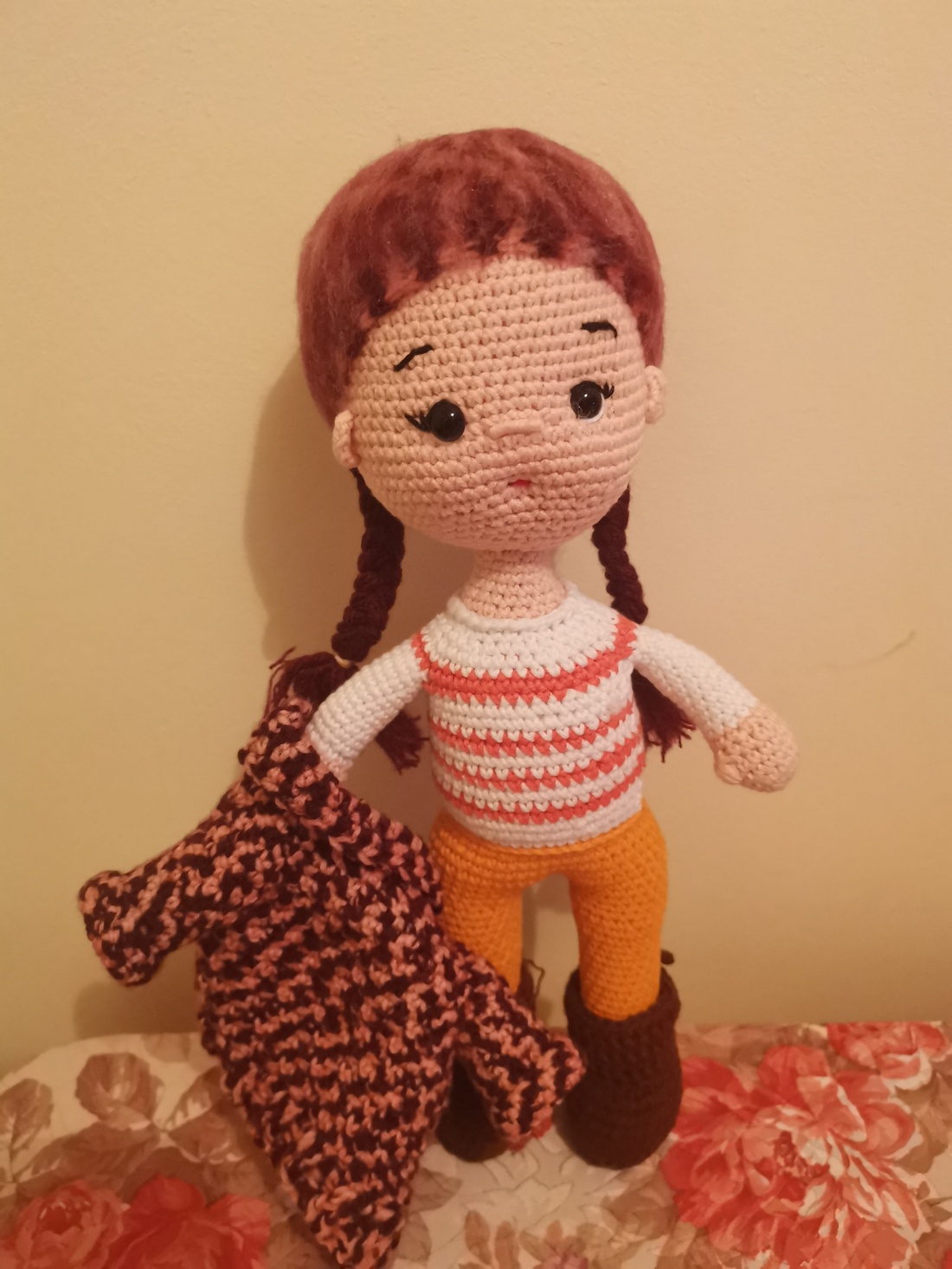 Păpușa Iulia- prietena tacuta a fetitei tale - jucării și echipamente pentru copii - jucării și accesorii pentru copii - păpuși de joacă - Artynos.ro Păpușa Iulia- prietena tacuta a fetitei tale - jucării și echipamente pentru copii - jucării și accesorii pentru copii - păpuși de joacă - Artynos.ro