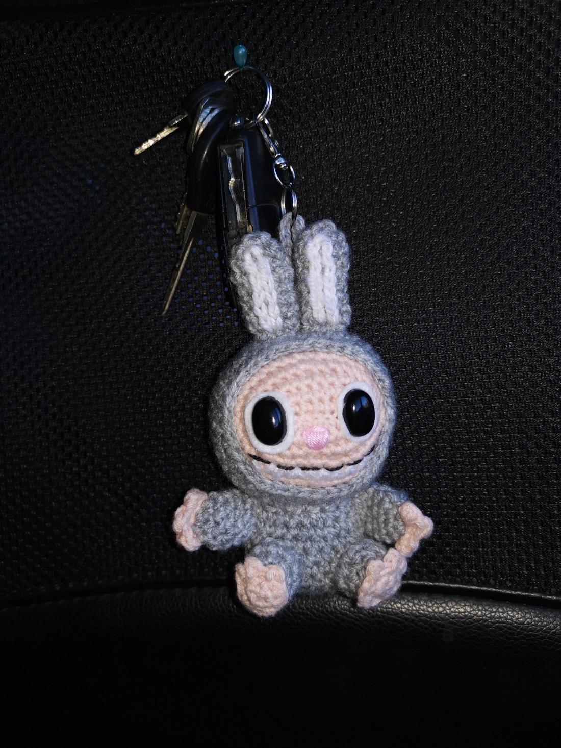 Breloc Labubu  realizat manual cu drag  - genți și portofele - accesorii genți - breloc - Artynos.ro