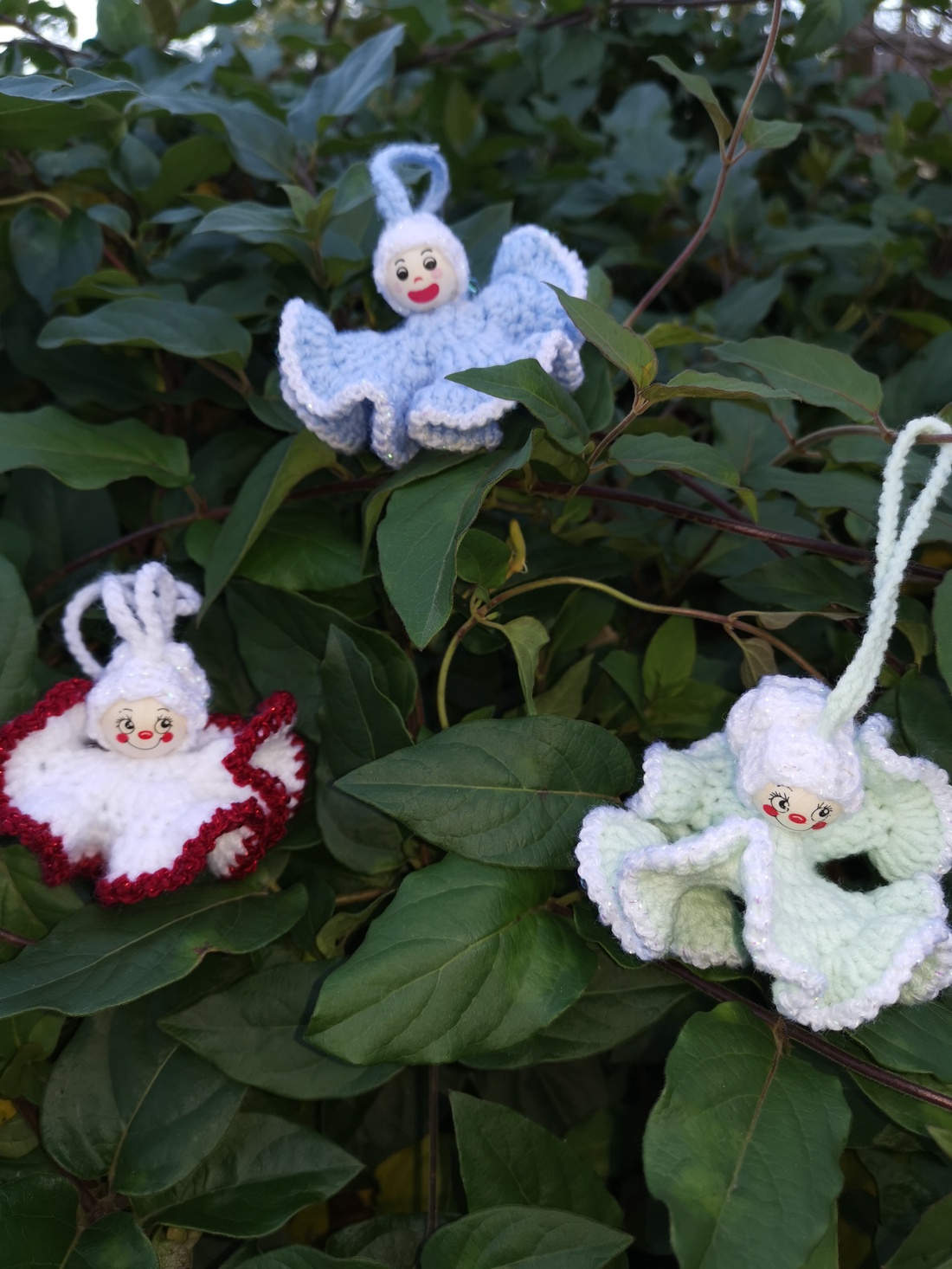 Ornamente croșetate pentru brad de Crăciun  decorațiuni handmade vesele - crăciun - decorațiuni de crăciun de casă - figurine pentru pomul de crăciun - Artynos.ro