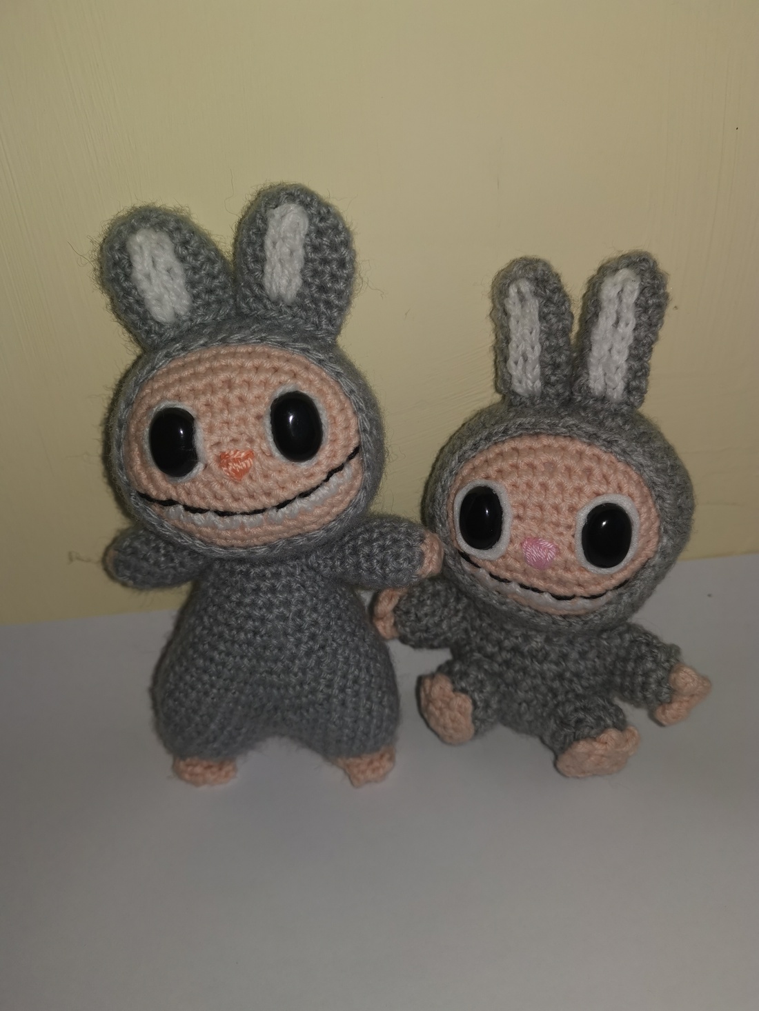 Breloc Labubu  realizat manual cu drag  - genți și portofele - accesorii genți - breloc - Artynos.ro