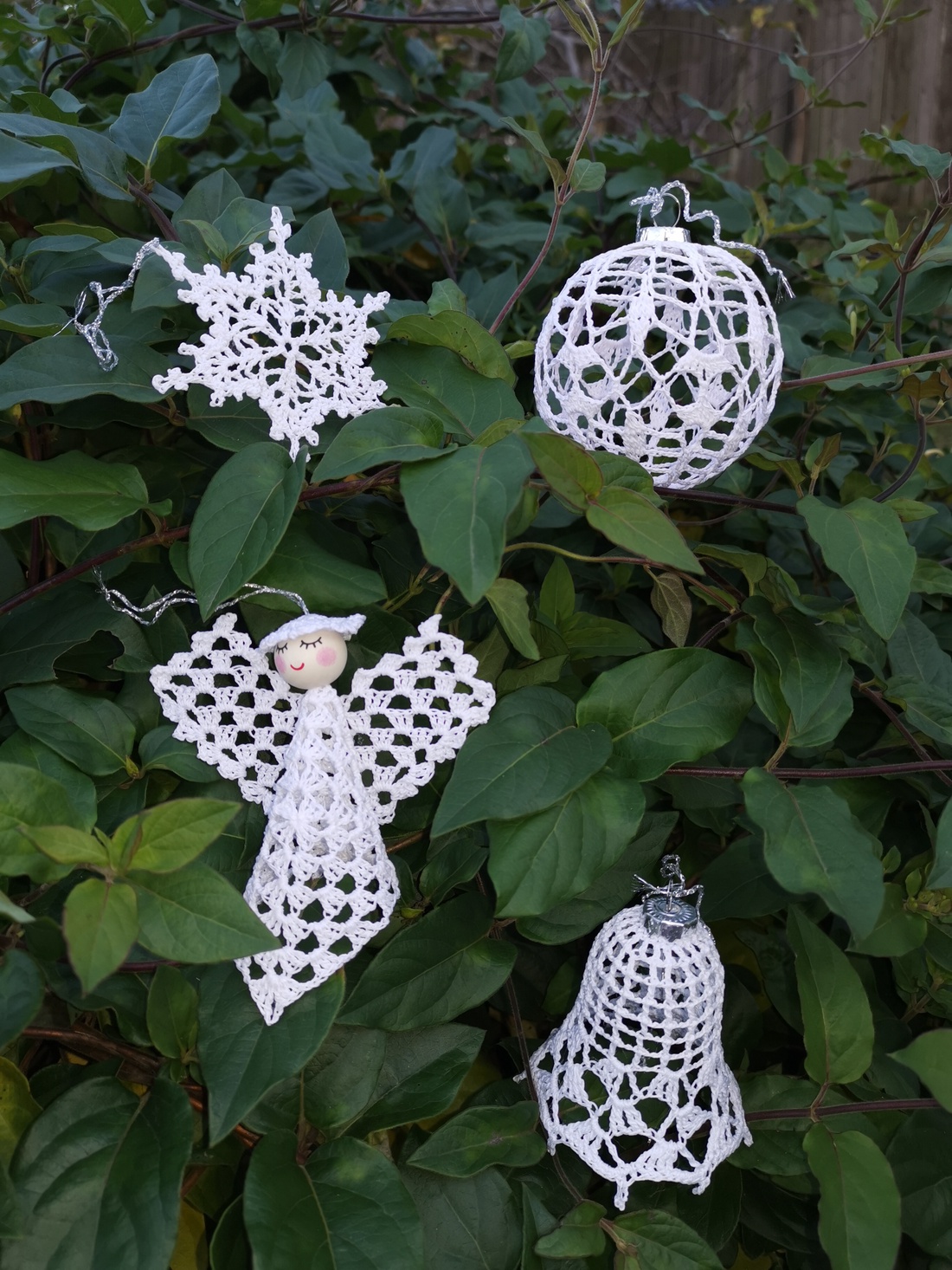 Set(16 buc) decorațiuni croșetate de Crăciun  handmade  - crăciun - decorațiuni de crăciun de casă - globuri de crăciun - Artynos.ro