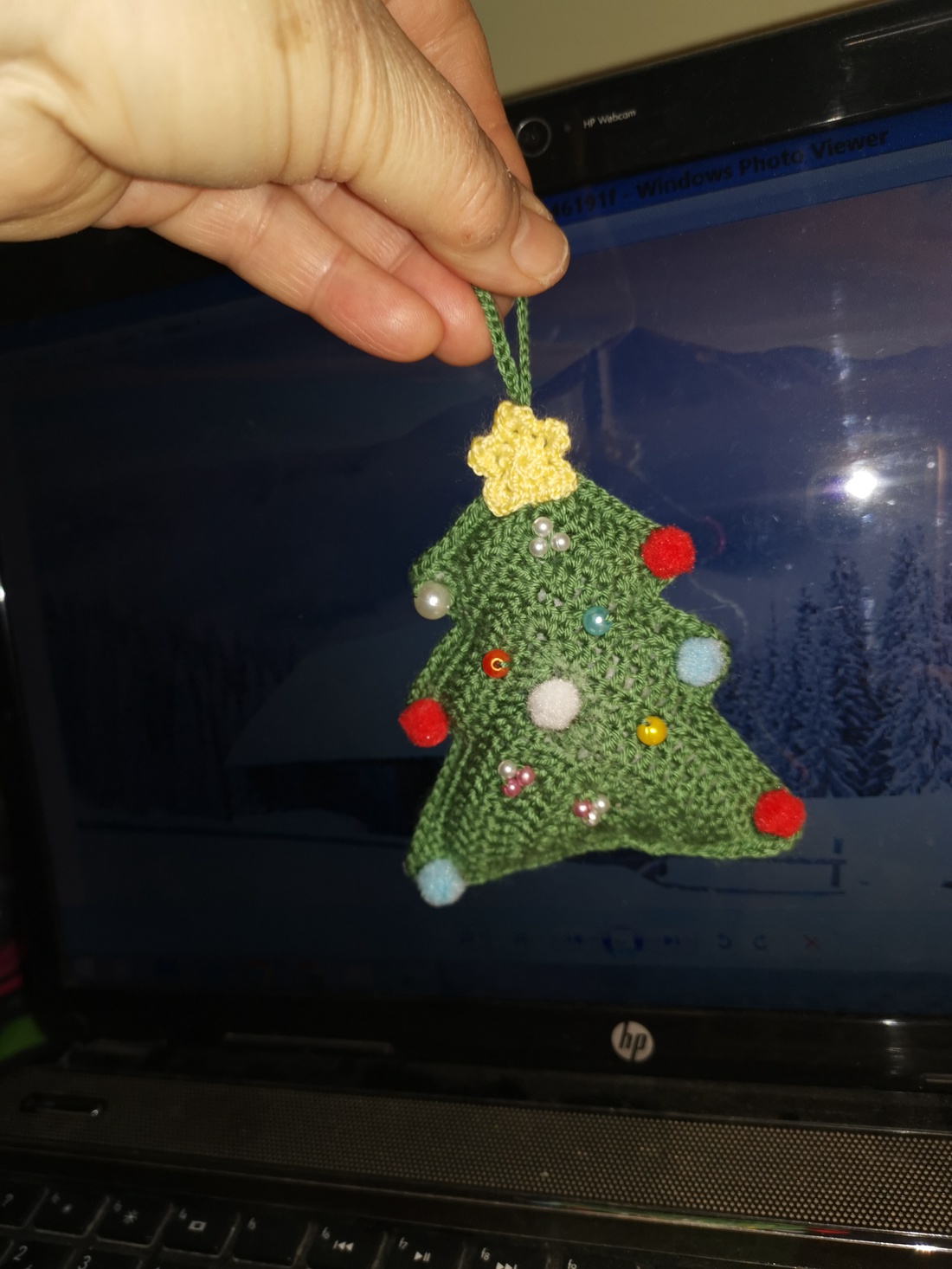 Ornamente croșetate pentru brad de Crăciun � decorațiuni handmade veseleu - crăciun - decorațiuni de crăciun de casă - figurine pentru pomul de crăciun - Artynos.ro