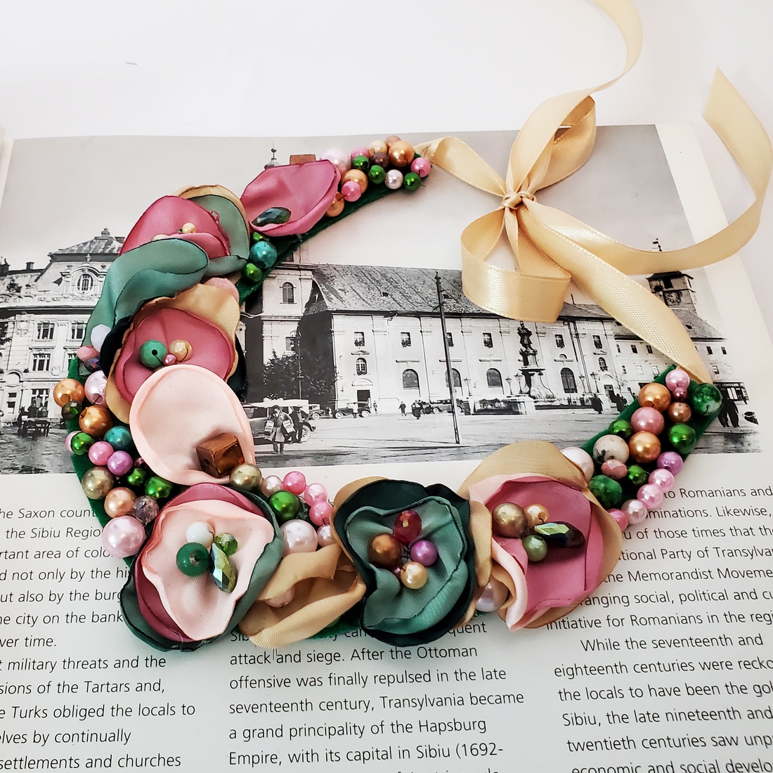 Colier floral Elize - bijuterii - coliere - coliere din perle - Artynos.ro