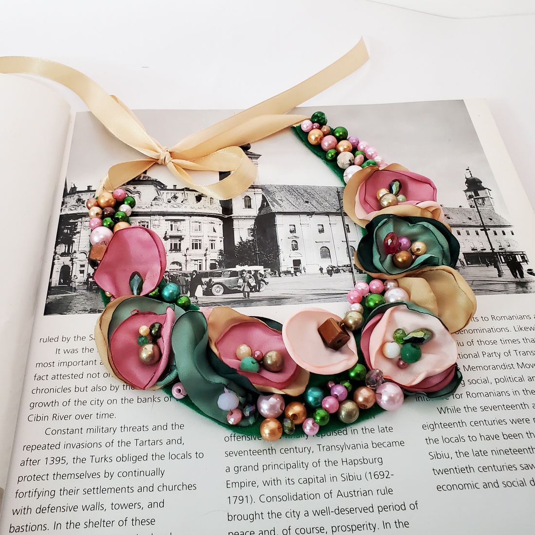 Colier floral Elize - bijuterii - coliere - coliere din perle - Artynos.ro
