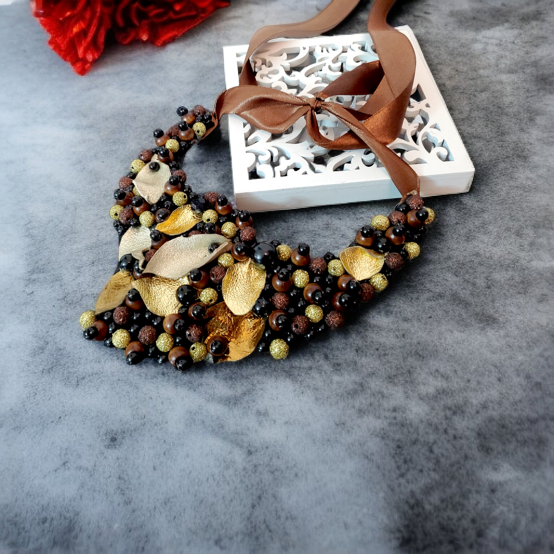 Colier Lady Brown - bijuterii - coliere - coliere din perle - Artynos.ro