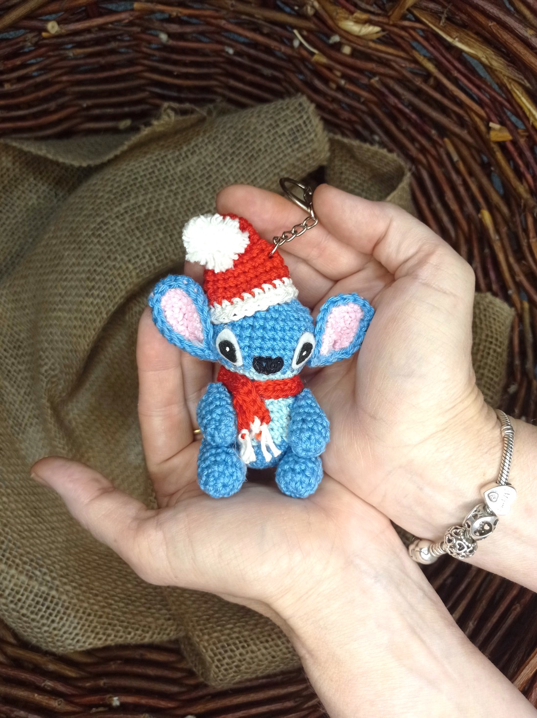 Breloc croșetat Mini Stitch - genți și portofele - accesorii genți - breloc - Artynos.ro