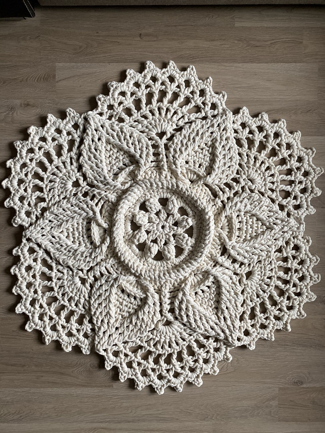 Covor croșetat Floare d90 - ecru - - Artynos.ro Covor croșetat Floare d90 - ecru - - Artynos.ro