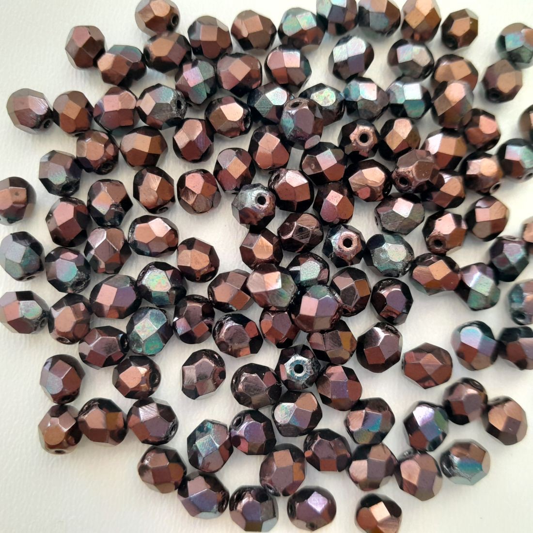 Mărgele cehe fațetate din sticlă - 6mm - 40 buc / pachet - violet închis colorat lucios - - Artynos.ro Mărgele cehe fațetate din sticlă - 6mm - 40 buc / pachet - violet închis colorat lucios - - Artynos.ro