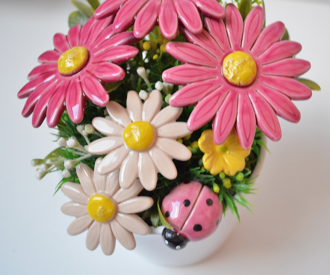 Buchet de flori din ceramică într-un ghiveci, margarete - casă & stil de viață - decorațiuni de casă - accesorii florale - buchete de flori - Artynos.ro