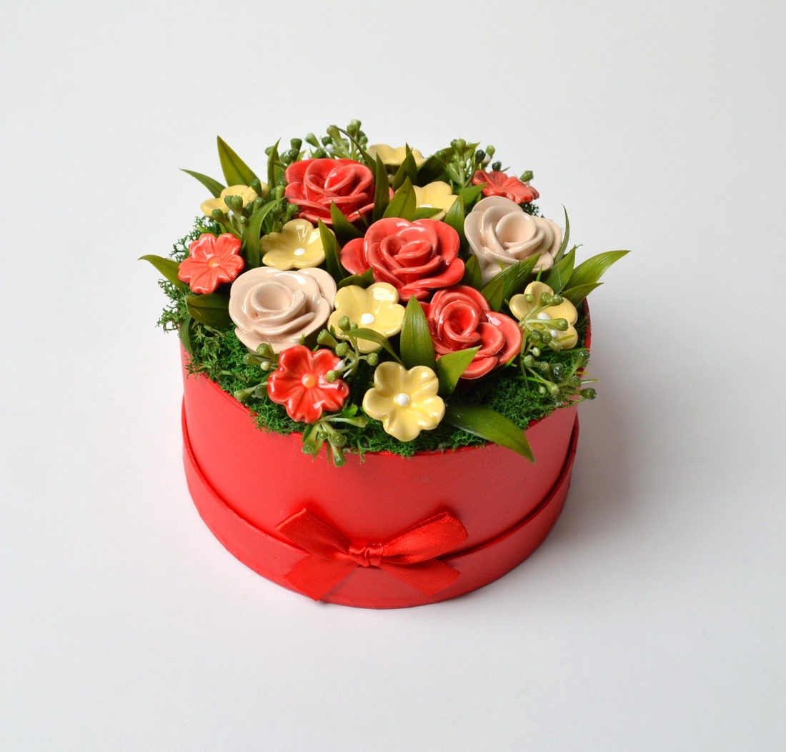 Cutie cu trandafiri, buchet de flori din ceramică, buchet de trandafiri - casă & stil de viață - decorațiuni de casă - accesorii florale - buchete de flori - Artynos.ro