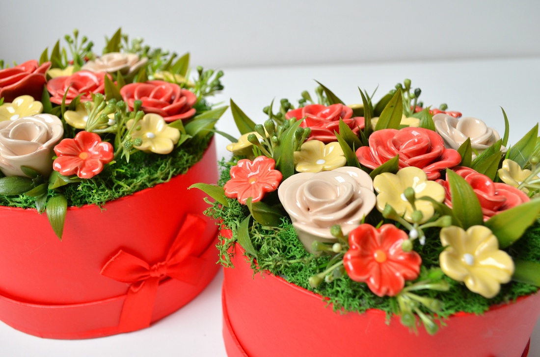 Cutie cu trandafiri, buchet de flori din ceramică, buchet de trandafiri - casă & stil de viață - decorațiuni de casă - accesorii florale - buchete de flori - Artynos.ro