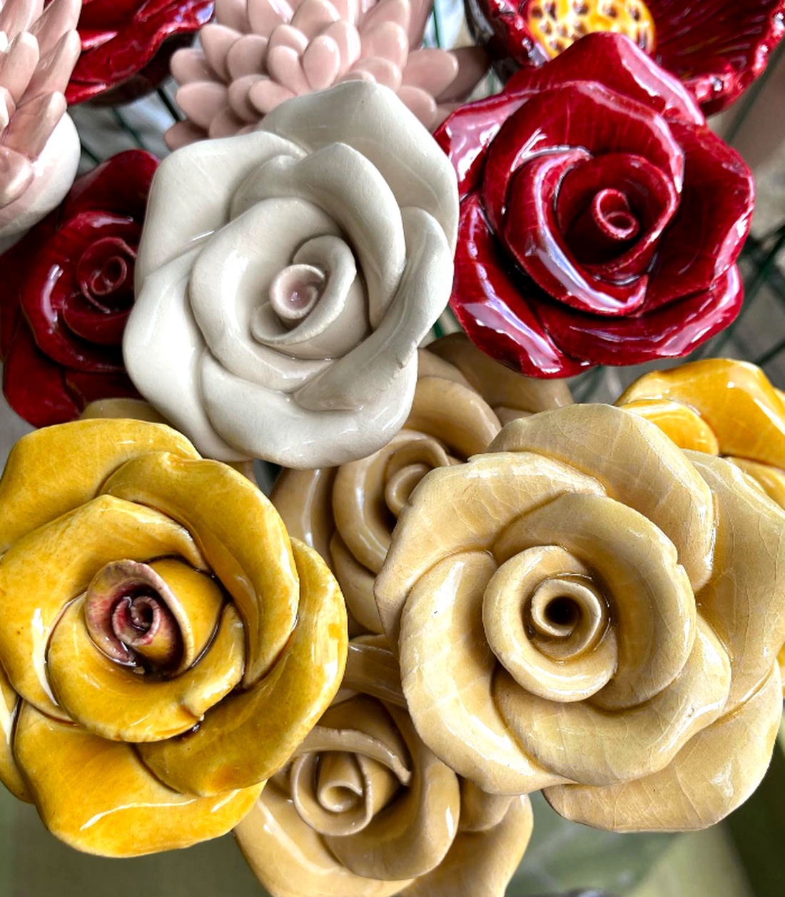 Buchet de trandafiri, cu flori mixte din ceramică - casă & stil de viață - decorațiuni de casă - accesorii florale - buchete de flori - Artynos.ro