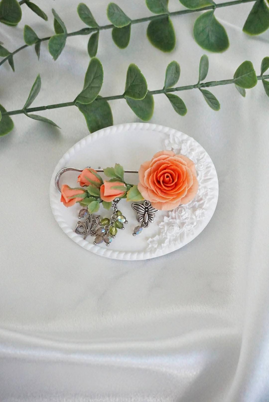 Brosa trandafiri somon - bijuterii - broșe - Artynos.ro