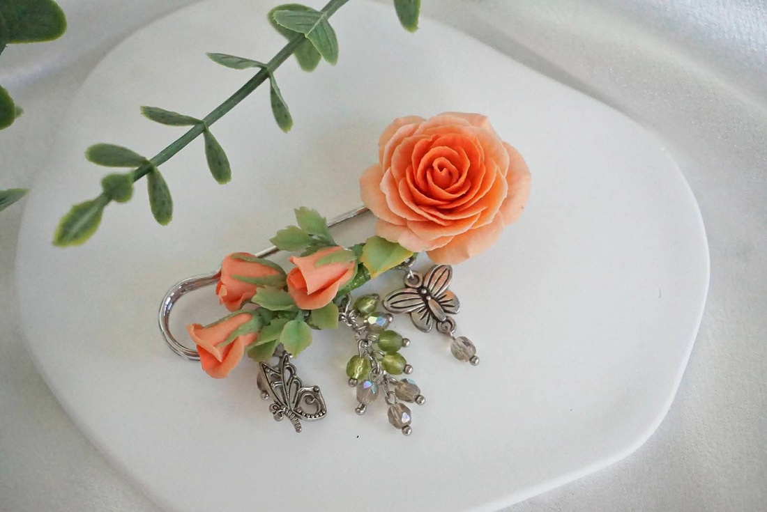 Brosa trandafiri somon - bijuterii - broșe - Artynos.ro