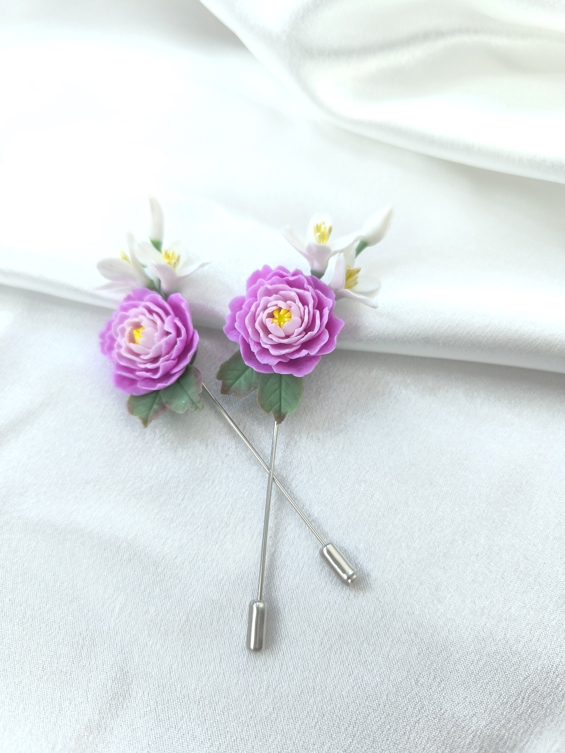 Broșa bujor și iasomie - bijuterii - broșe - Artynos.ro